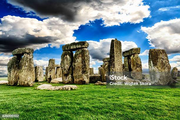 Stonehenge Stockfoto und mehr Bilder von Morgendämmerung - Morgendämmerung, Stonehenge, Alt