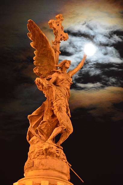 istock Angel and Moon / Angel y Luna 626009606