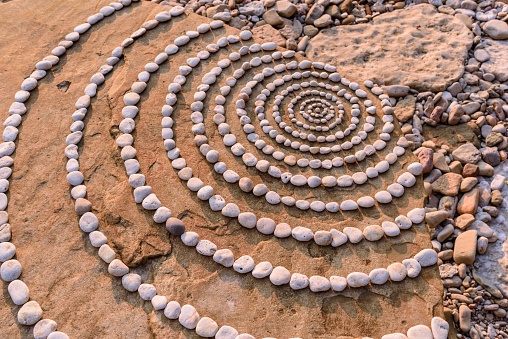 Sequence of small stones laid out in the form of a circles