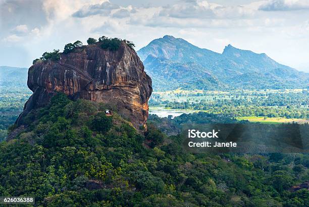 シギリヤ Lion 岩 - スリランカのストックフォトや画像を多数ご用意 - スリランカ, シギリヤ, 岩
