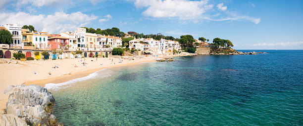 playa de canadell donde la costa brava de cataluña - maresme fotografías e imágenes de stock