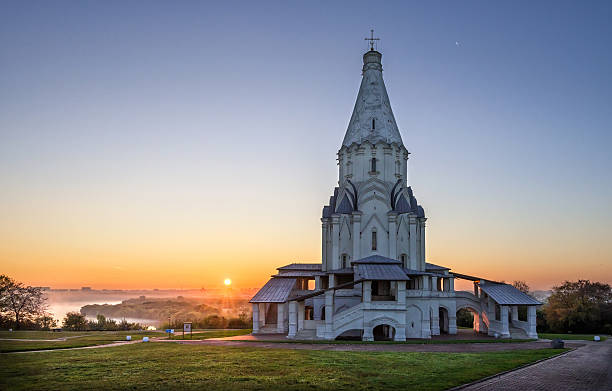 entre o sol e a lua - kolomenskoye - fotografias e filmes do acervo