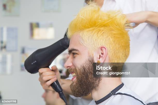 Funny Yellow Hair Stockfoto en meer beelden van Mannen - Mannen, Alleen mannen, Gekleurd haar