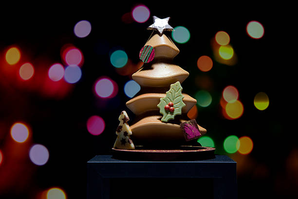 チョコレートをクリスマスツリー - sybarite ストックフォトと画像