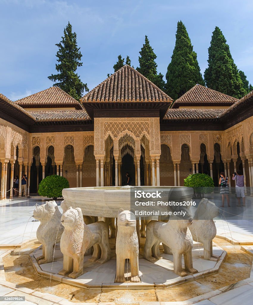 Patio De Los Leones In Alhambra Granada Stock Photo - Download Image Now -  Court Of Lions, Granada - Spain, Alhambra - Spain - iStock