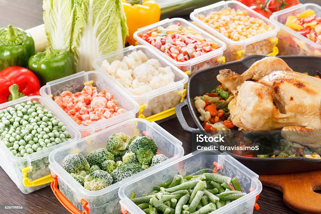 Sautés légumes congelés et rôtis pour poulets - Photo de Aliment surgelé libre de droits