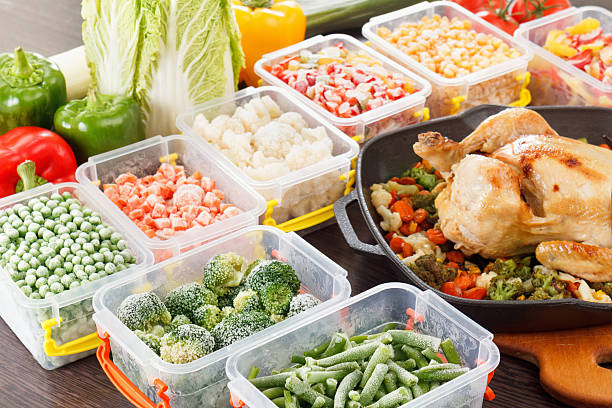 Stir fry vegetables frozen and roasted chicken food Stir fry vegetables frozen in plastic container, roasted chicken and veggies. Healthy freezer food in tray. frozen food stock pictures, royalty-free photos & images