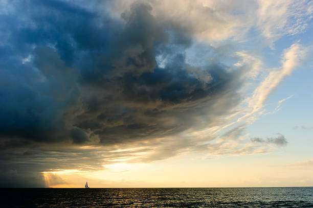 tormenta de velero ocean sunset - ship storm passenger ship sea fotografías e imágenes de stock