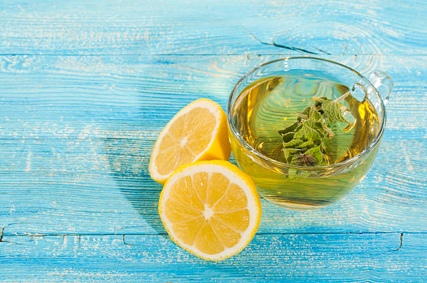 sucha herbata szałwiowa i cytryna - herbal medicine green tea crop tea zdjęcia i obrazy z banku zdjęć