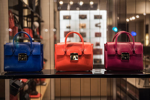 luxury handbags - merchandise luxury equipment fashion industry imagens e fotografias de stock