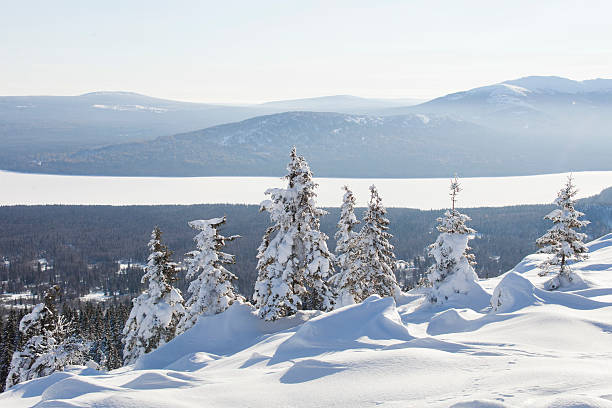 View of  lake from mountain range Zyuratkul, winter landscape View of the lake from mountain range Zyuratkul, winter landscape. Snow covered spruces south ural stock pictures, royalty-free photos & images