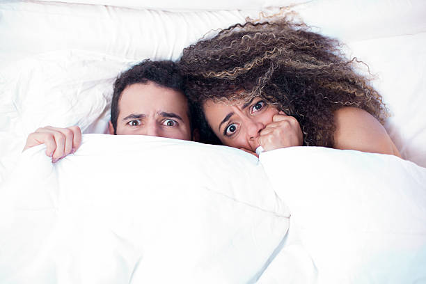 couple scared in bed - funnyface imagens e fotografias de stock