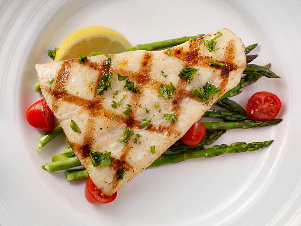 istock Grilled Halibut with Asparagus and Tomatoes 626262686