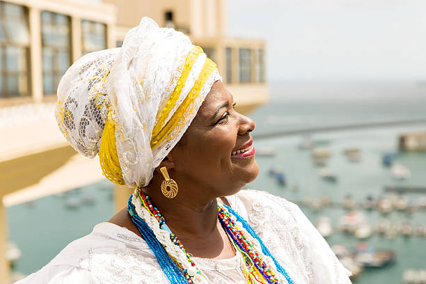 junge brasilianerin afrikanischer abstammung, bahia, brasilien - afro amerikanischer herkunft stock-fotos und bilder