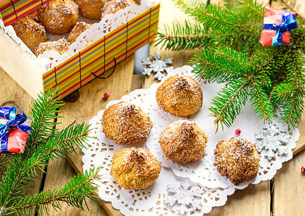 galletas de macarrones de coco "galletas de roca de coco" - almond macaroon fotografías e imágenes de stock