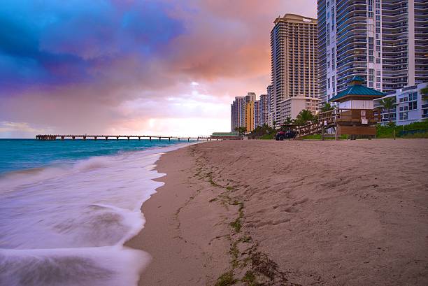 sunny isles beach, em miami - florida weather urban scene dramatic sky imagens e fotografias de stock