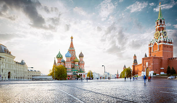 panorama of red square in moscow, russia - kremlin imagens e fotografias de stock