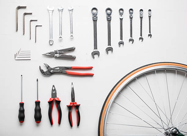 kit di riparazione biciclette - knolling concetto foto e immagini stock