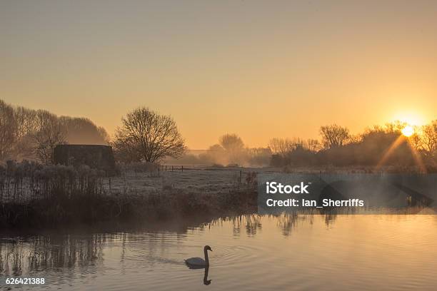 Sunrise Over The River Thames Stock Photo - Download Image Now - Winter, Oxfordshire, River