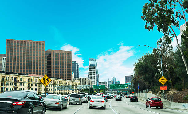 ロサンゼルスの高速道路110高速道路の交通量 - highway 99 ストックフォトと画像