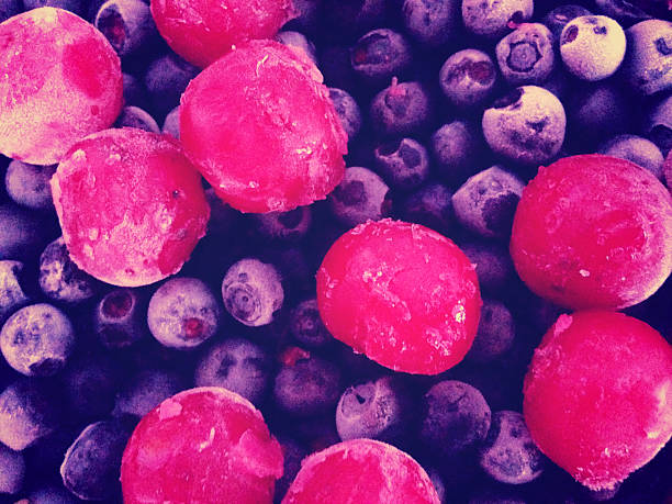cereja & bilberry - blue blueberry cold food descriptive color - fotografias e filmes do acervo