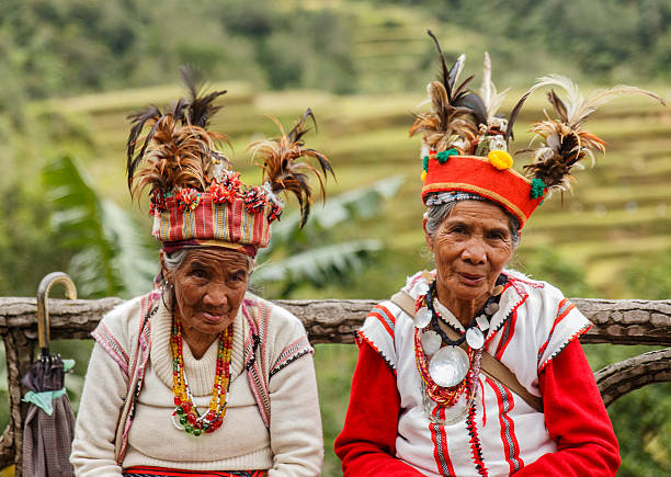 donne anziane ifugao-filippine - ifugao foto e immagini stock