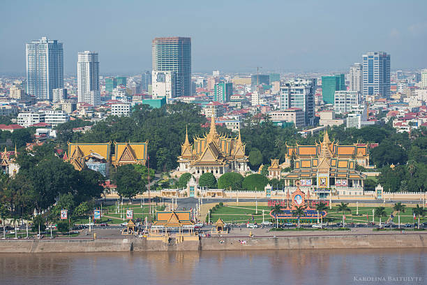 プノンペンの街並み - cambodia khmer architecture outdoors ストックフォトと画像