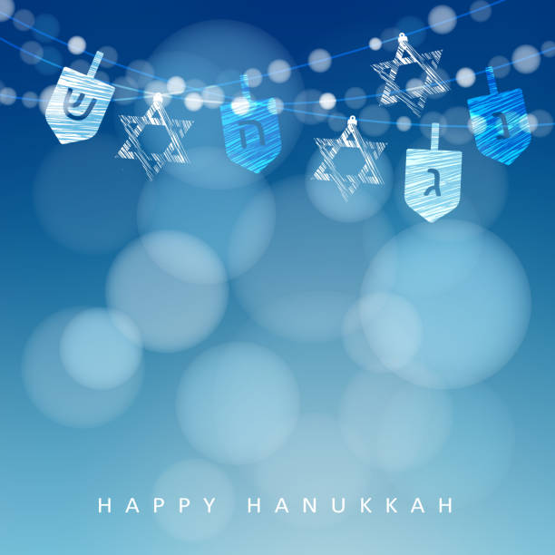 ilustraciones, imágenes clip art, dibujos animados e iconos de stock de fondo azul de hanukkah. cadena de luces, dreidels y estrellas judías. - hanukkah
