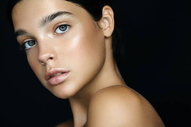 아름다운 젊은 여자  - beautiful contemporary close up brown eyes 뉴스 사진 이미지