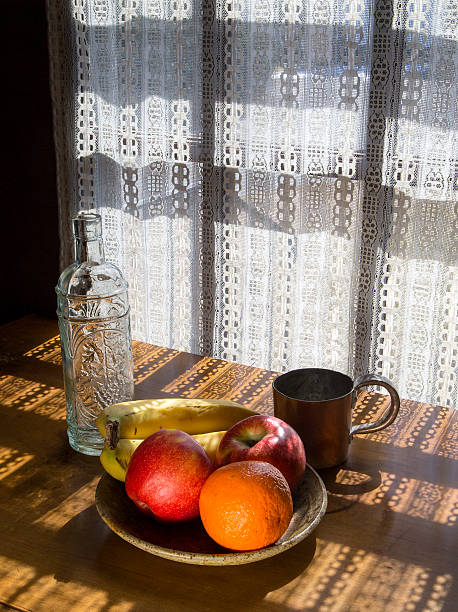 드애플 라이트의 과일 그릇 - lace curtain 뉴스 사진 이미지
