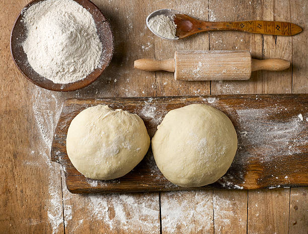 massa crua fresca - dough sphere kneading bread imagens e fotografias de stock