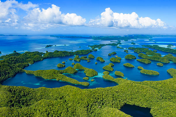 isla palau ngeruktabel - patrimonio de la humanidad - - islas-rocosas fotografías e imágenes de stock