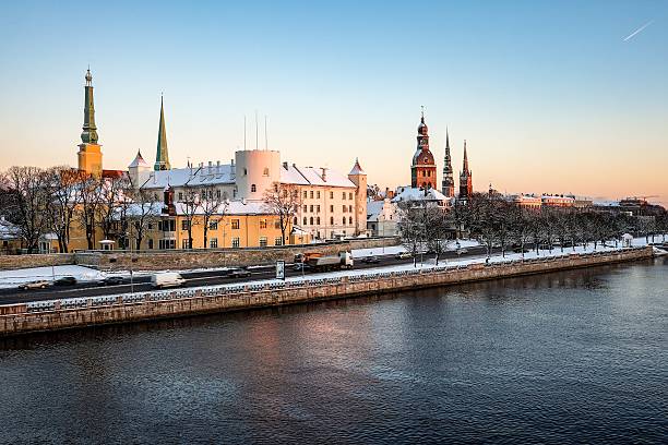 istock Winter panorama of Old Riga in the evening 626612004