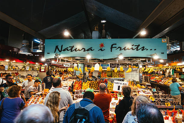 ボケリア マーケット バルセロナ - market stall spain fruit trading ストックフォトと画像