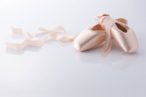 ballerina-schuh - ballettschuh stock-fotos und bilder