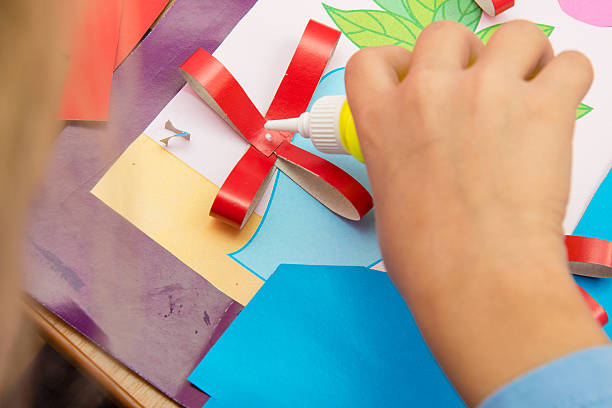 istock The child sticks to the bow greeting card for mum 626658426