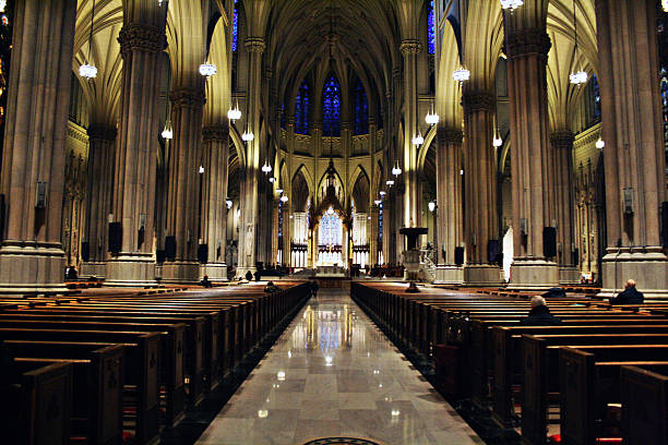 architektura  - cathedral church indoors inside of zdjęcia i obrazy z banku zdjęć