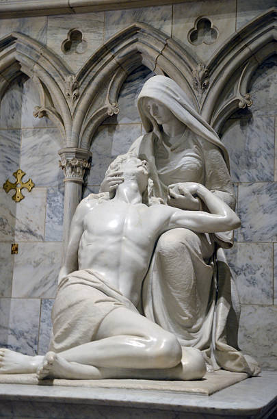 statue  - cathedral gothic style indoors church photos et images de collection