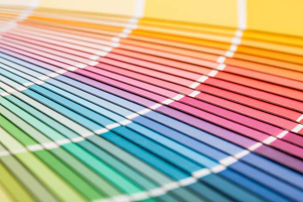 aprire il catalogo colori di pantone campione. - textile print foto e immagini stock