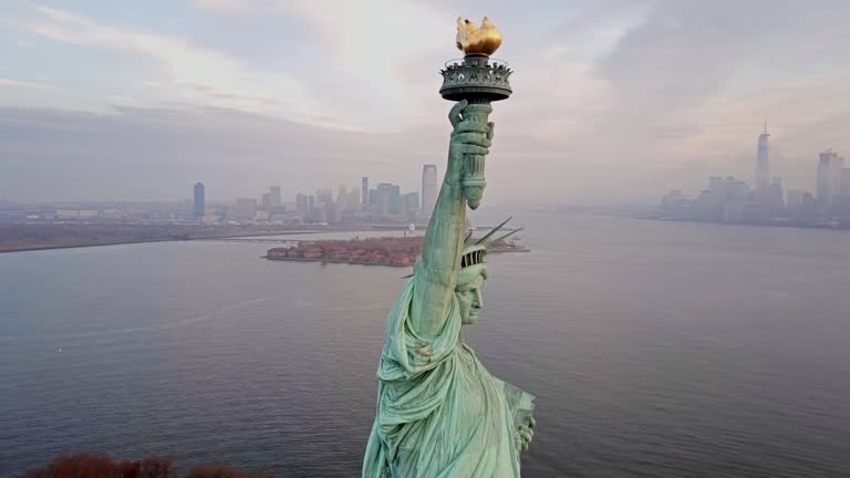 自由の女神 の動画素材 映像素材 Id ニューヨーク アメリカ エッフェル塔 Istock 自由の女神 の動画素材 映像素材 Id ニューヨーク アメリカ エッフェル塔 Istock