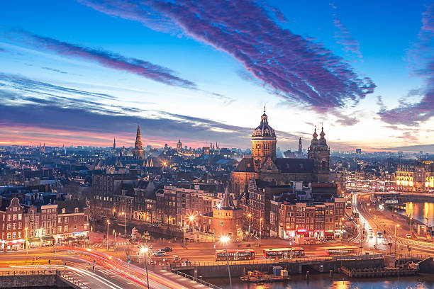 panorama von amsterdam - amsterdam holland city night stock-fotos und bilder
