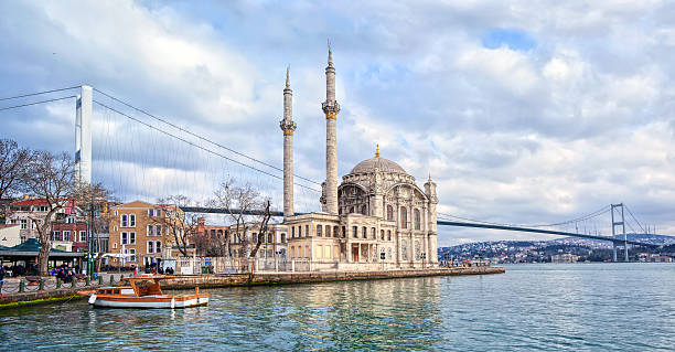 moschea ortakoy e bosporus ponte, istanbul, turchia - moschea ortakoy foto e immagini stock
