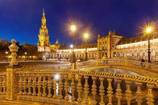 plaza de espana di notte a siviglia, spagna - spain plaza de espana europe town square foto e immagini stock