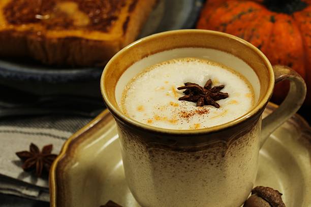 tempero de abóbora latte no clima de outono - french toast toast coffee bread - fotografias e filmes do acervo
