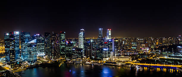 quartier financier de singapour - marina bay sparse contemporary skyscraper photos et images de collection