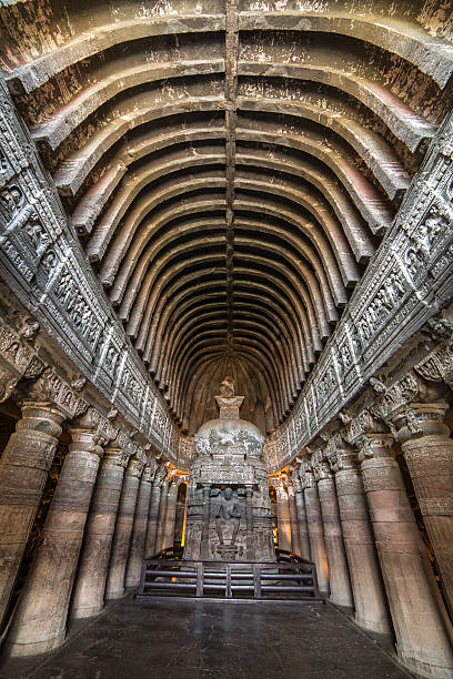 buddha-statue in ajanta-höhlen in der nähe von aurangabad, maharashtra st - india statue carving history stock-fotos und bilder