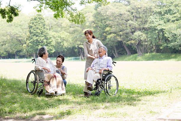 cura  - nursing home senior adult group of people home caregiver foto e immagini stock