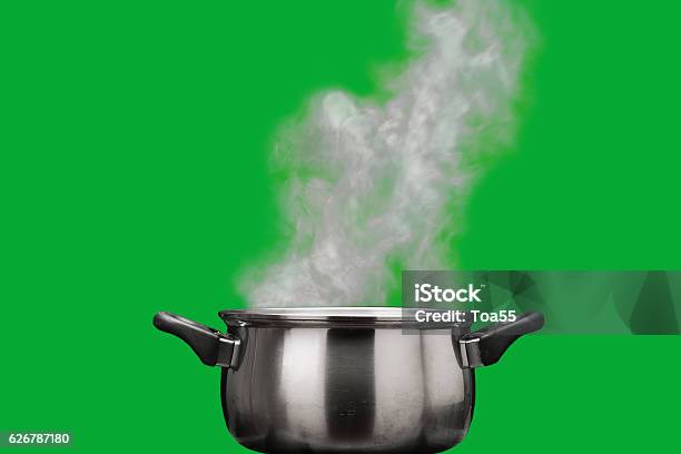 Steam Over Cooking Pot Stockfoto en meer beelden van Pan - Keukengereedschap - Pan - Keukengereedschap, Koken - Toestand, Stoom