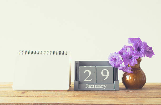 vintage wood calendar for january day 29 on wood table - today stationary personal organizer book imagens e fotografias de stock