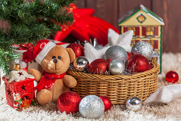 Regali di Natale sotto l'albero - foto stock